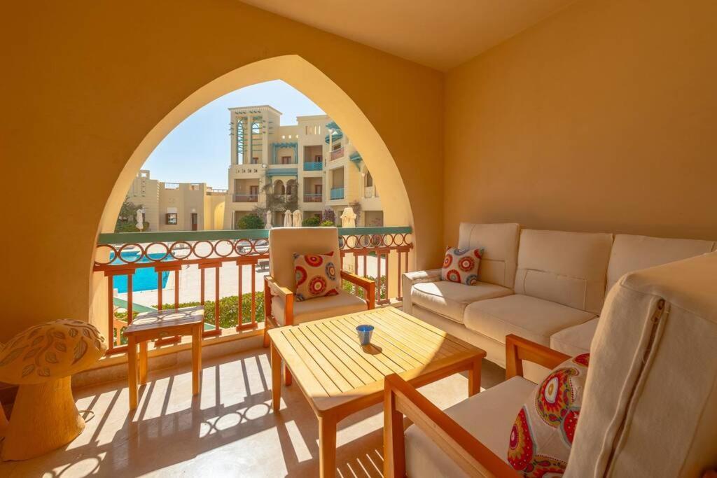 Marina Mosaique 1 Bedroom With Pool View דירה *